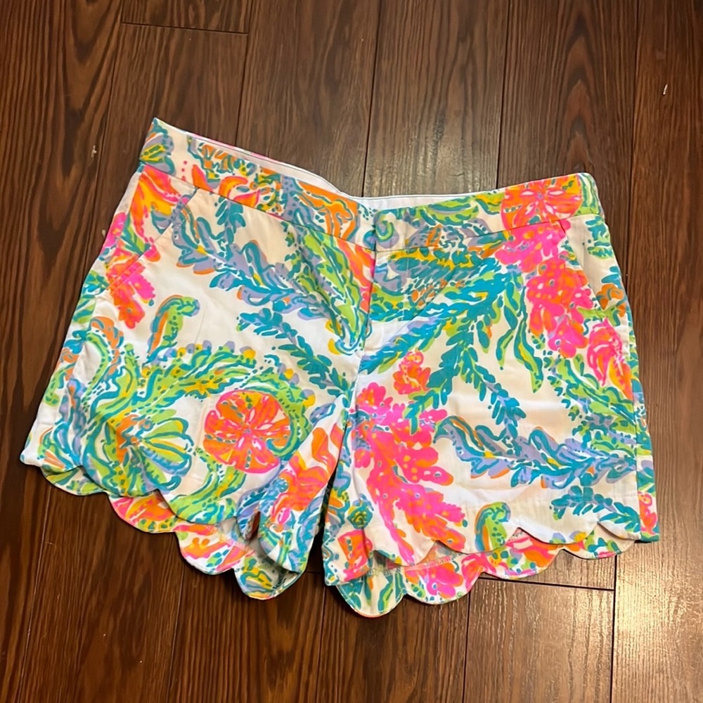 Colorful Women's Lilly Pulitzer the buttercup scalloped Shorts - Picture 1 of 2